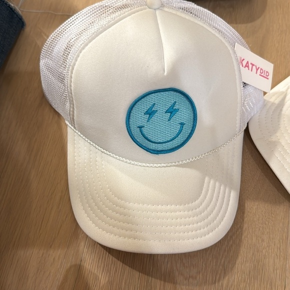 Lot Of 5 Smiley Face trucker Hat Women’s One Size NEW with tags - Picture 3 of 6